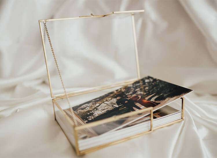 Glass Photo Box | Boudoir Photo Ideas
