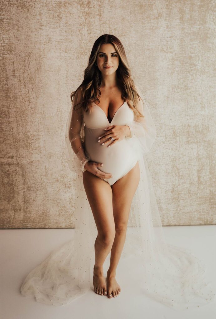 Maternity bodysuit with tulle robe | Pompy Maternity Portraits