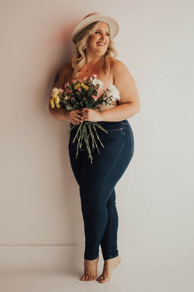 body confidence boudoir photo shoot with flowers plus size