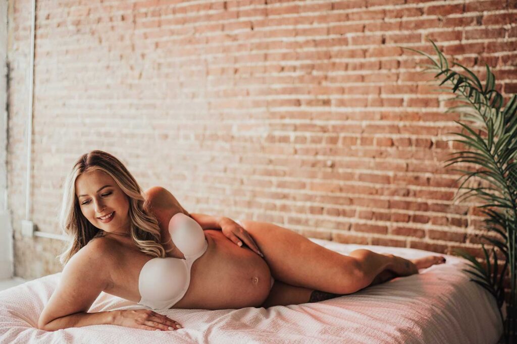 Embracing the pregnancy glow - maternity boudoir in jacksonville, fl