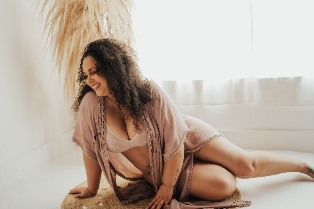 woman posing for a jacksonville mature boudoir photographer